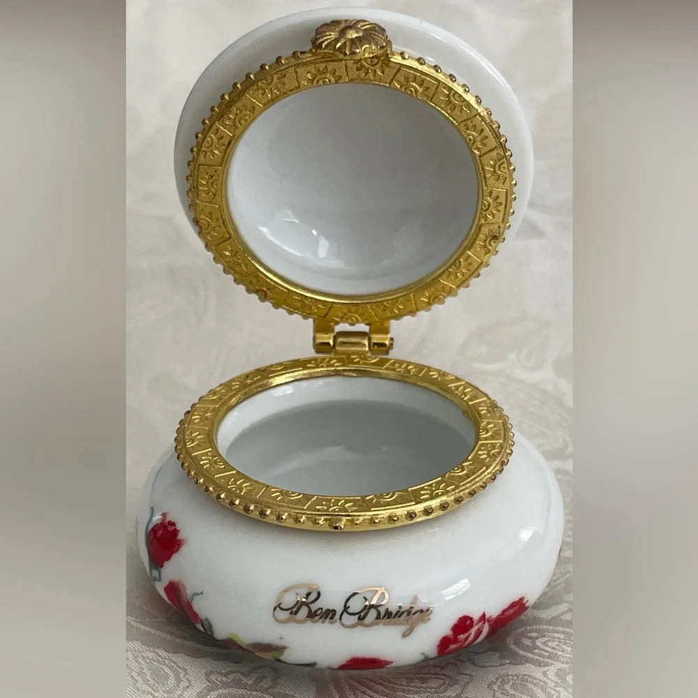 Vintage Ben Bridge Red Roses Porcelain Ring Holder/Trinket Box